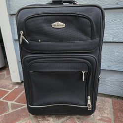 Ricardo Luggage Carry On/Travel/Black Color