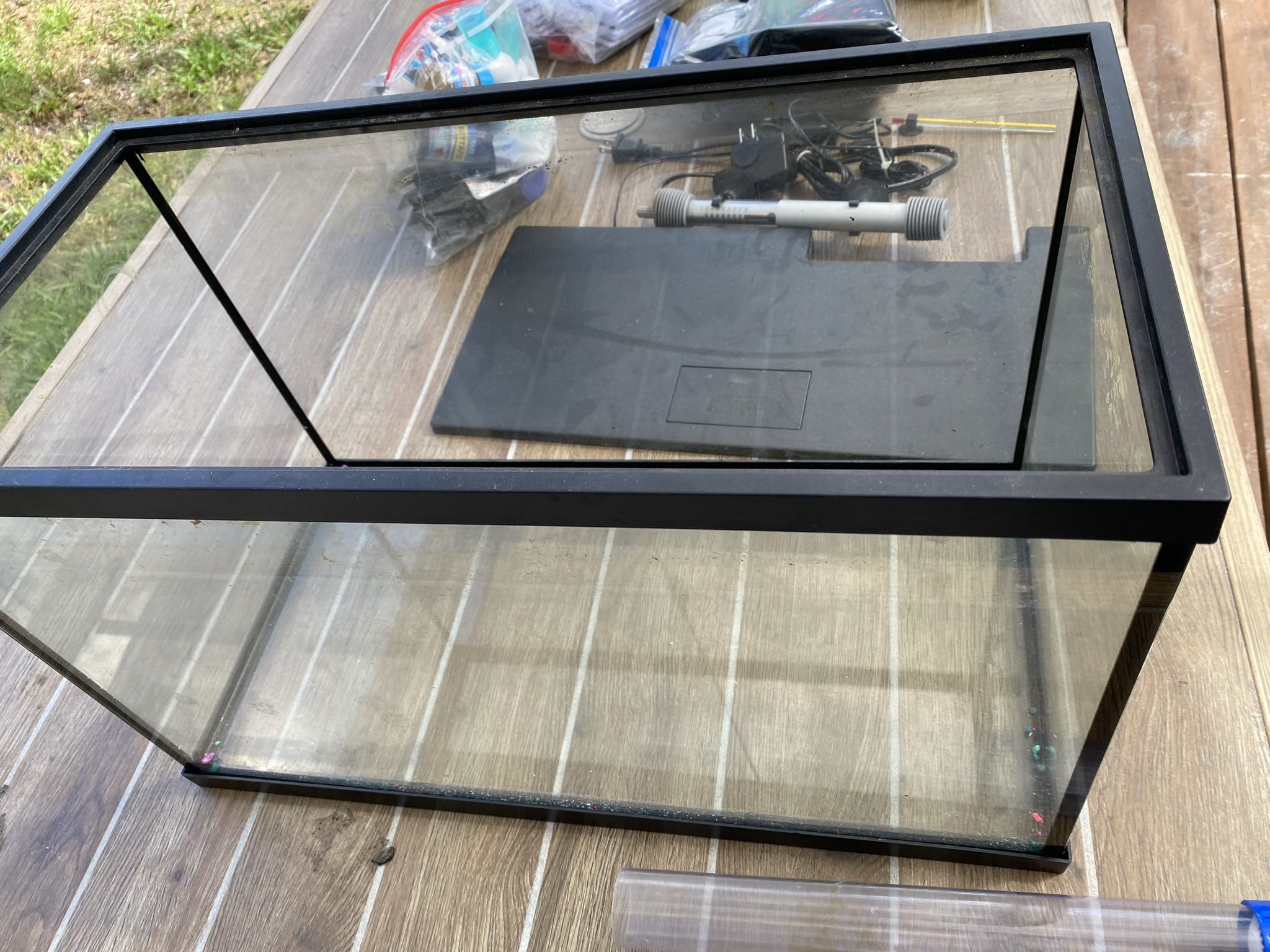 Fish Tank (10 X 20 Inches) With Accesories