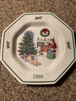 Happy Holiday 1998 Christmas collectors plate, chestnuts roasting on an open Fire
