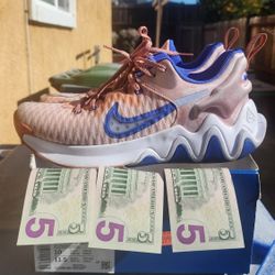 Nike Size 10 Giannis Immortality 