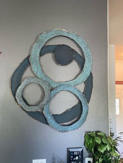 Modern Abstract Metal Wall Art – Geometric Circle Design