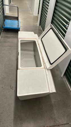 2006 J/109 Dock Box for Transom