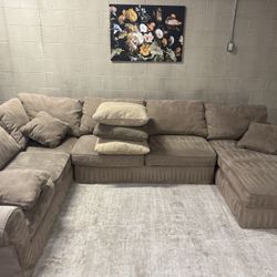 (DELIVERY 🚚 No DEPOSIT)PLUSH!!Brown/Tan/Beige U-Shaped Sectional Couch W/ Chase