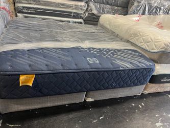 King mattress sealy and box springs