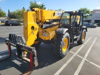 Reach forklift