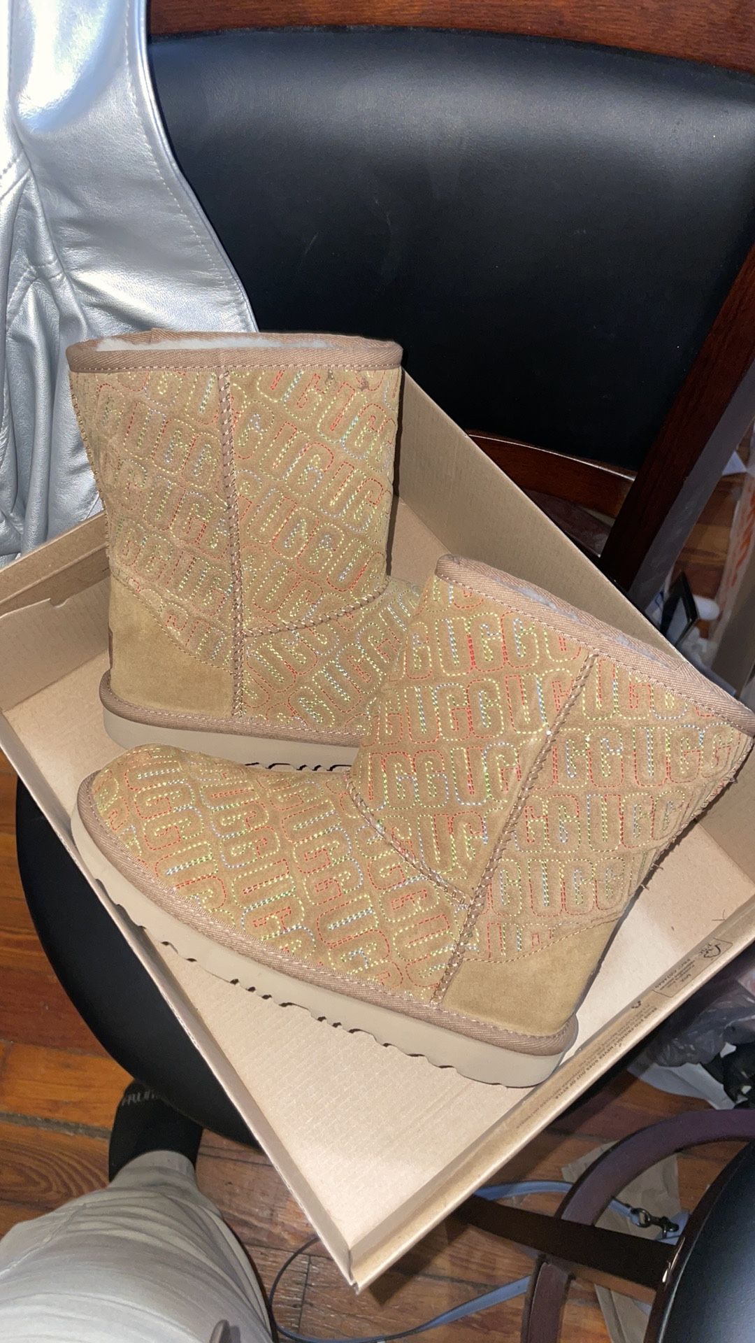 Kids Ugg Classic Tan Boots Sz 4