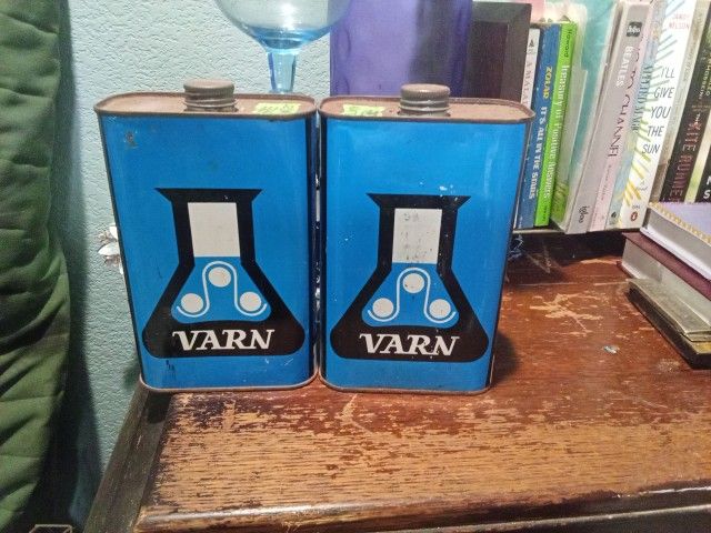 VARN QUART VINTAGE CANS