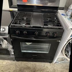 COLOR BLACK SAMSUNG STOVE