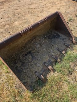 60” Skid Steer Tooth Bucket – Heavy Duty – Bobcat / Universal Quick Attach