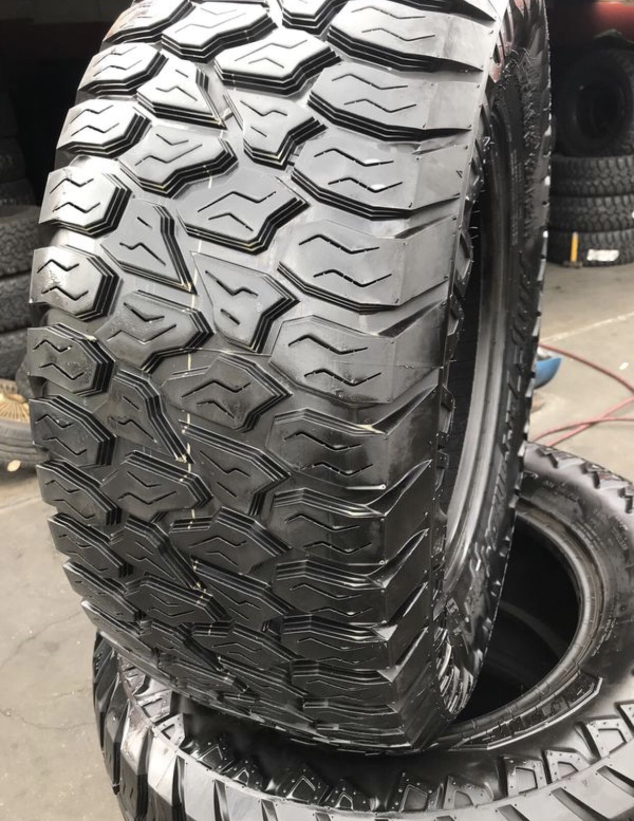 33/12.50R18 Amp mud terrain tires (4 for $600)