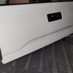 Toyota Tacoma Tailgate
