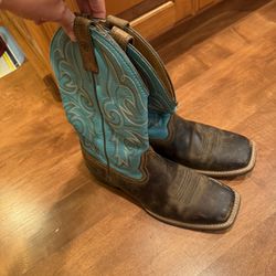 Woman’s Ariat Leather Western Boots Shipping Avaialbe 