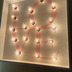 Light Up Sign That Says Love