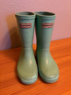 PENDING Hunter rain boots