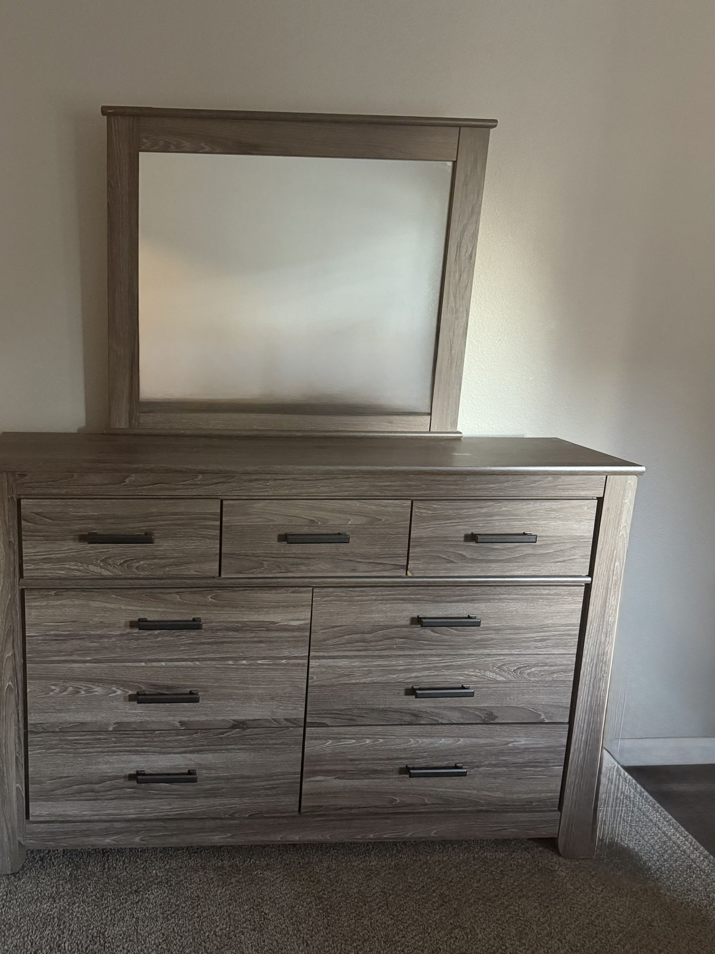 Dresser With Detachable Mirror