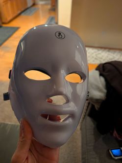 Red light therapy mask