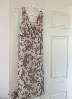 Vestido color crema con flores cafés. Talla 6