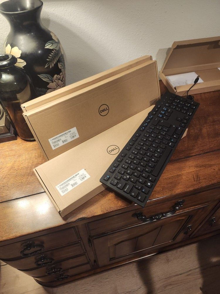 Dell Wired Keyboard KB216 USB Black – Full Size QWERTY Keyboard for PC / Laptop (Model KB216)