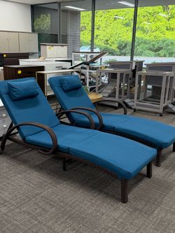 Set of 2, Outdoor Chaise Lounge, Blue Wicker Patio Lounge Chair w/ Wheels & Thick Cushions for Outside Pool. Good quality.  💰168$