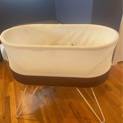 Snoo bassinet (no Smoking Or Pets In The House) 
