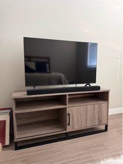 TV Console/Samsung TV/Samsung Soundbar w/ Subwoofer