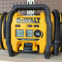 DeWalt DCC020IB 20V High-Pressure Corded/Cordless Air Inflator w/Battery