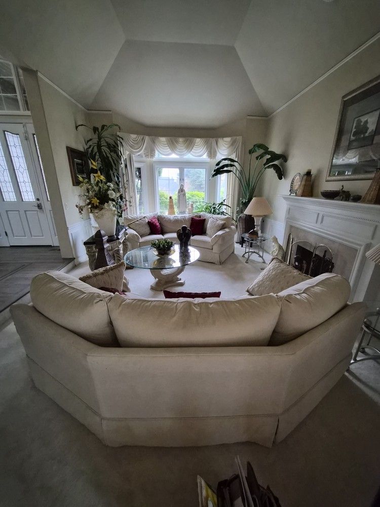 Moving: Formal Elegant Classic Living Room Sofa Set