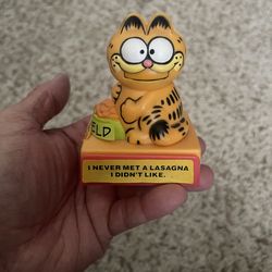 vintage 1981 Garfield "Message Doll" or push-down plastic figure manufactured by United Feature Syndicate.  Action feature: Pressing down on Garfield'