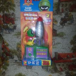 Marvin Candy Dispenser