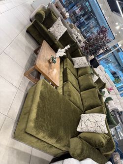 Huge “U” Shape Sectional 💚 Green Fabric Color