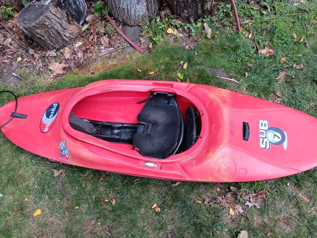 Pyranha Sub 7 Kayak