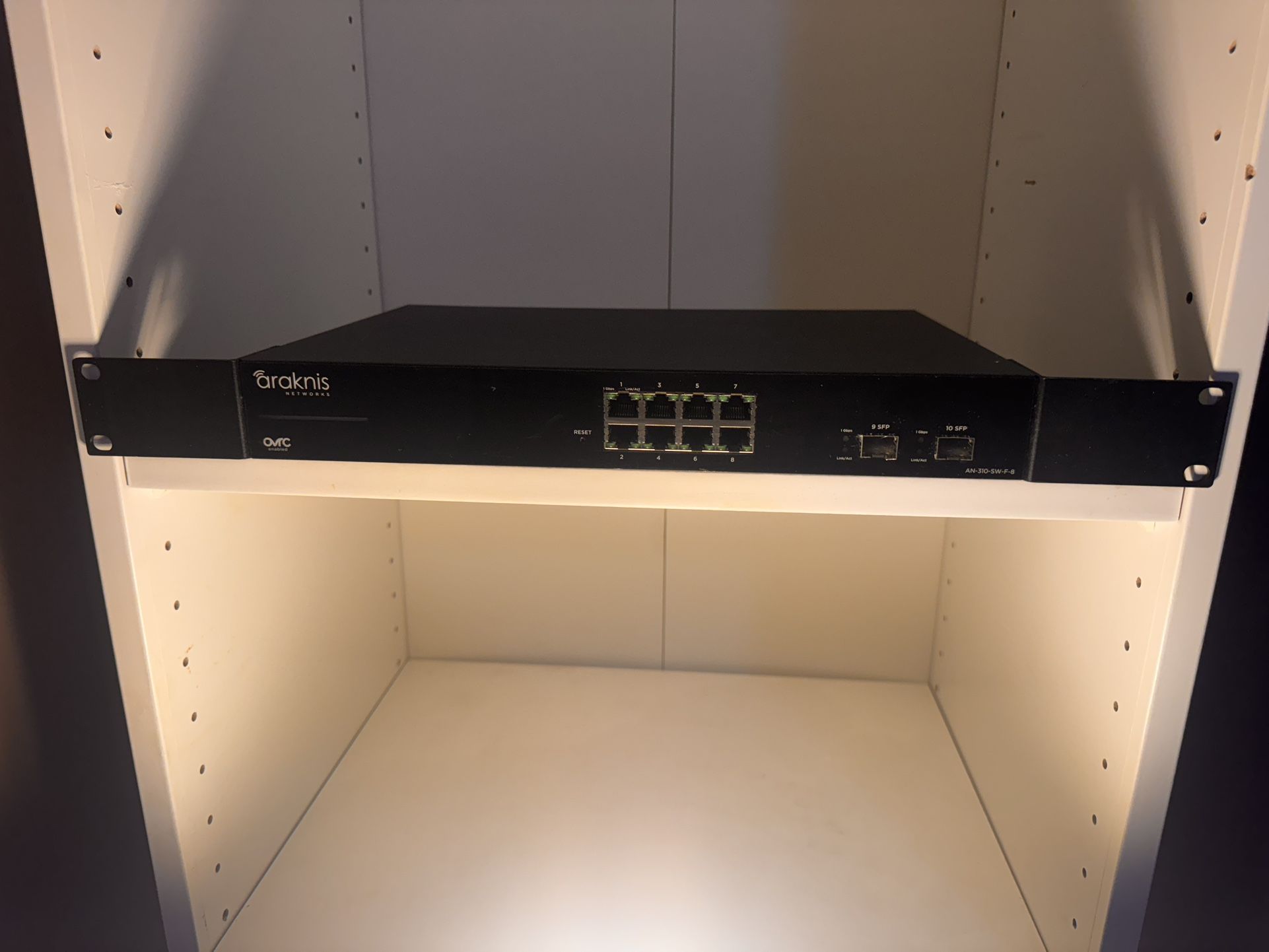 Araknis AN-310-RT-4L2W VPN Router 310-Series Multi-WAN Gigabit  