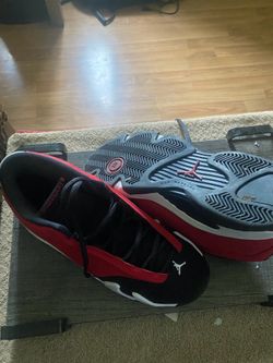 Tennis shoes