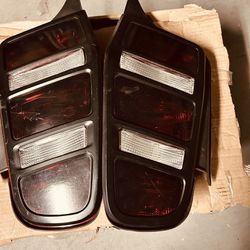 ford Mustang  Tail Lights V6 Fits 2010 
