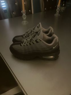 Air max 95s size 9 men’s 80$