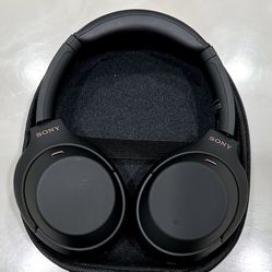 Sony WH1000xm4 Wireless Noise Canceling Headphones in Black Carrying Case