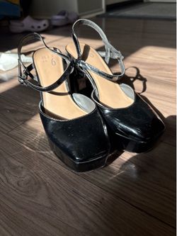 Mix on 6 black heel; size 8 women