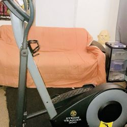Gold's Gym Stride Trainer 300 Elliptical