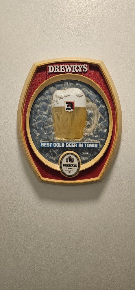Drewrys Vintage 3D Beer Mug & Ice Plastic Sign "Best Cold Beer in Town" 15.75x18.75