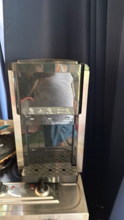 Ice maker like new  makes crush ice