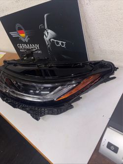 Land Rover range 2025 Lh headlamp Oem
