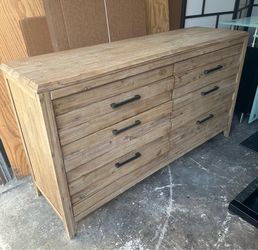 8 drawer Dresser