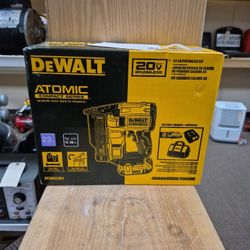 NEW Dewalt 20V Max Brushless Atomic Series 23 GA Pin Nailer Kit DCN623D1