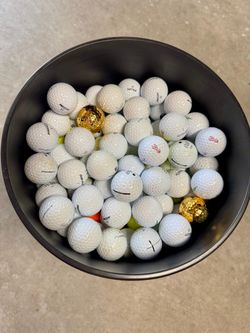 Assorted golf balls