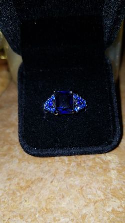 Size 6 sapphire ring black gold