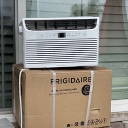 Frigidaire 250-sq ft Window Air Conditioner with Remote (115-Volt; 6000-BTU) Wi-Fi enabled