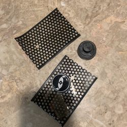 Two Little Fishies Pouch Feeder