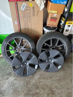 4x 18” Tesla Aero Wheels with Covers