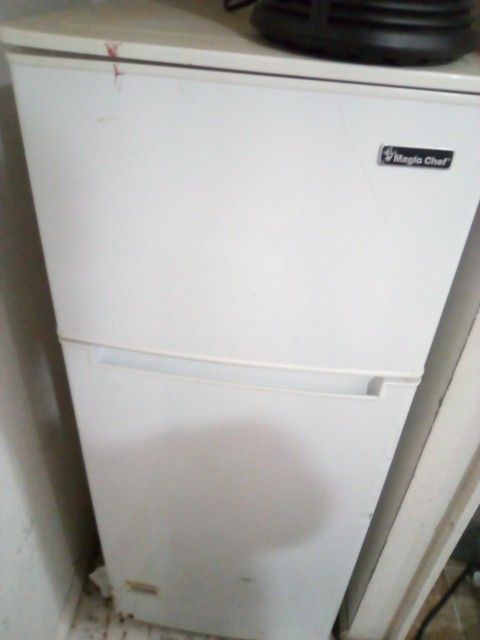 Magic Chef Frigerator