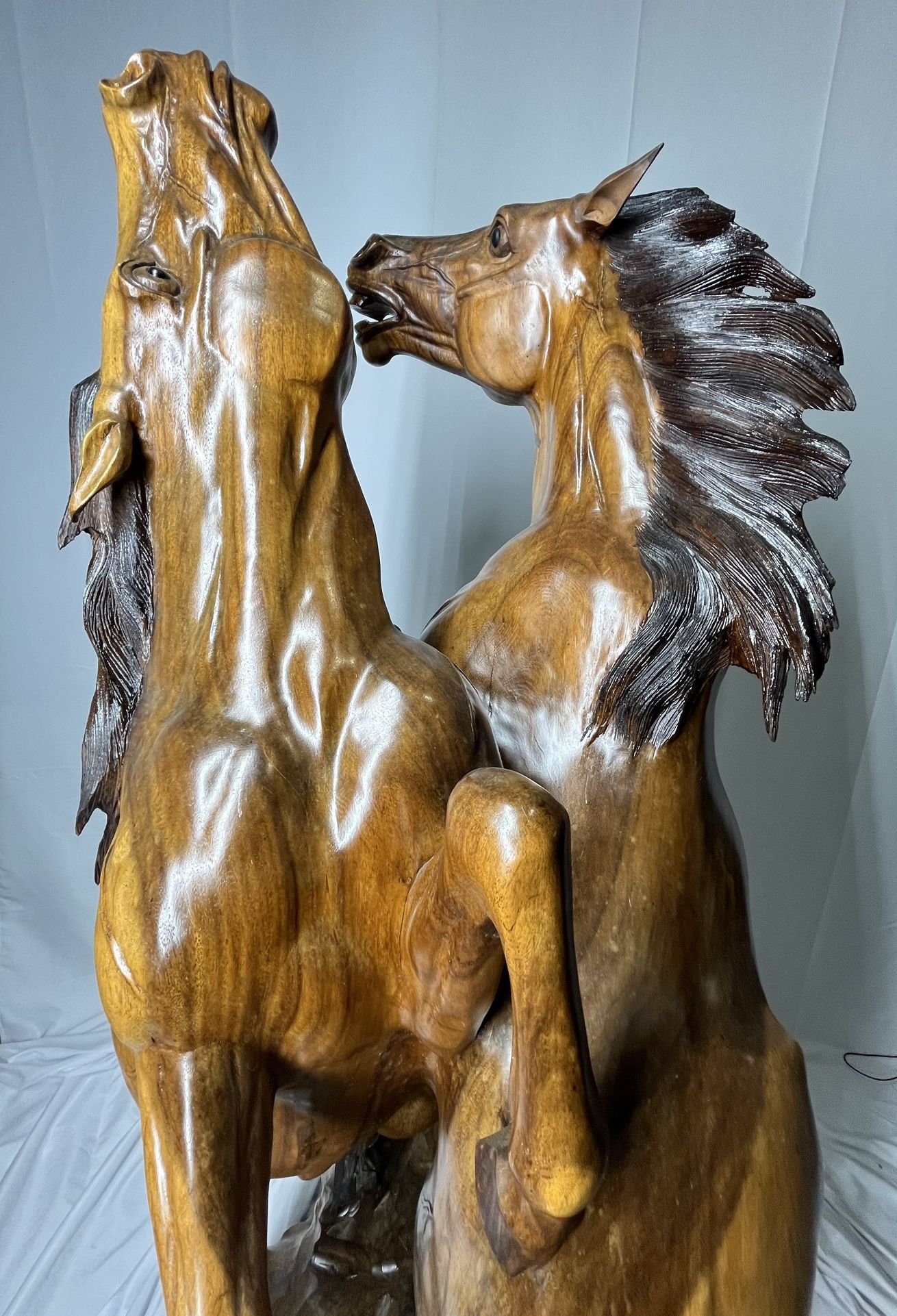 Hand Carved Wooden Horses Sculpture 